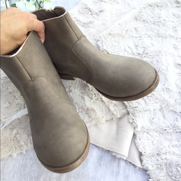 Tan ankle zipper boots - Picture 7 of 8